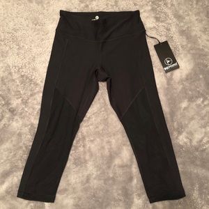 90 Degree by Reflex Capri Leggings - Black